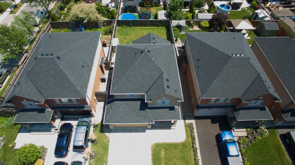 Roof replacement by Gateway Roofing on Tanglewood Dr in Binbrook with GAF Timberline Hdz shingles. Colour: Charcoal