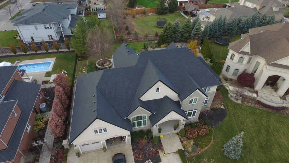 Roof replacement by Gateway Roofing on Avery Crt in Stoney Creek with GAF Timberline HDz shingles. Colour: Charcoal