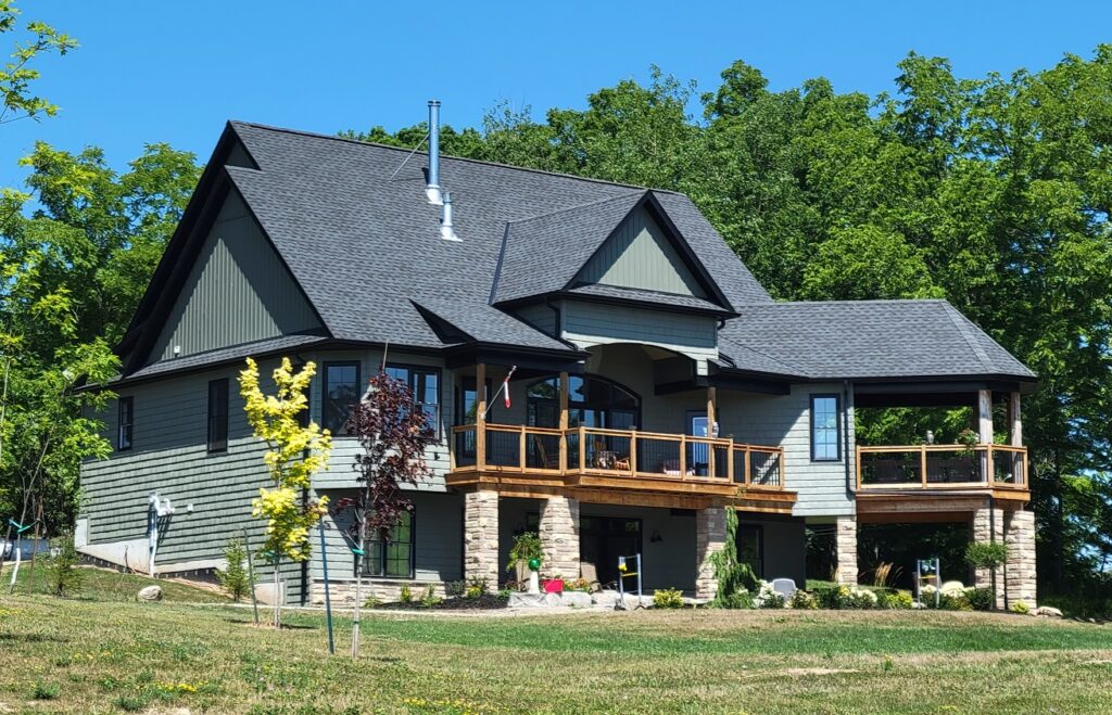 Roof replacement by Gateway Roofing on Broad Rd in Caledonia with GAF Timberline HDz shingles. Colour: Charcoal